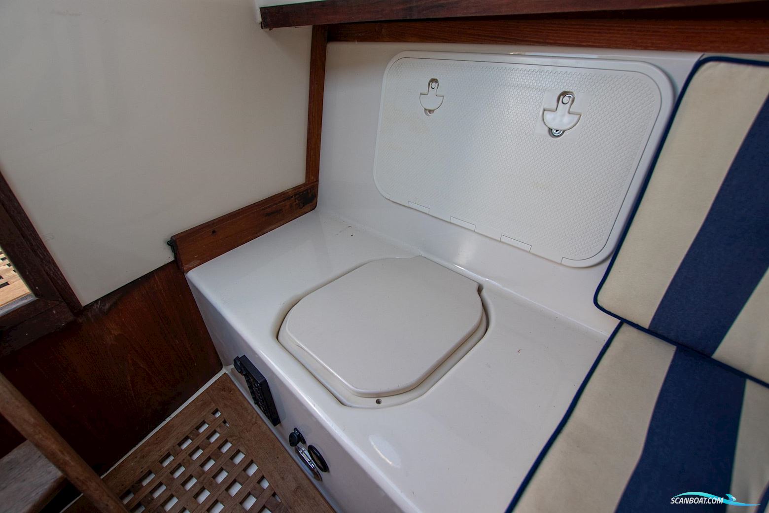 Jan Van Gent 10.35 Cabin