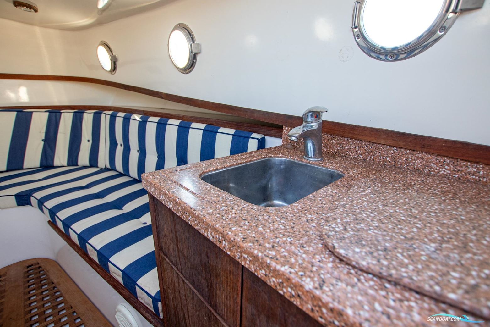 Jan Van Gent 10.35 Cabin