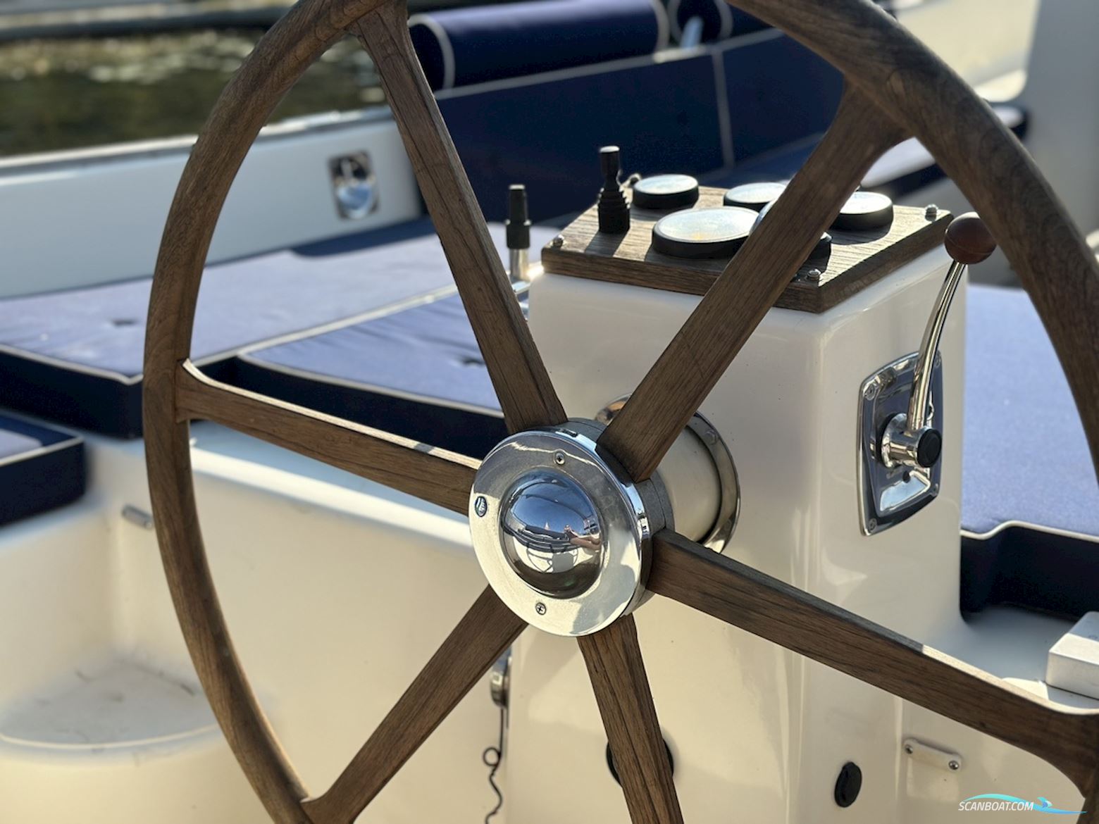 Jan Van Gent 10.35 Cabin