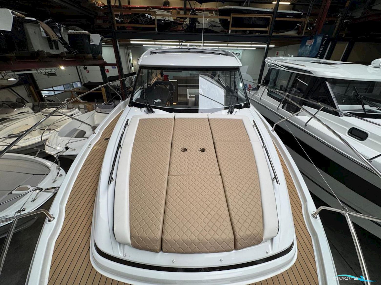 Jeanneau  NC37 met slechts 87 uur!