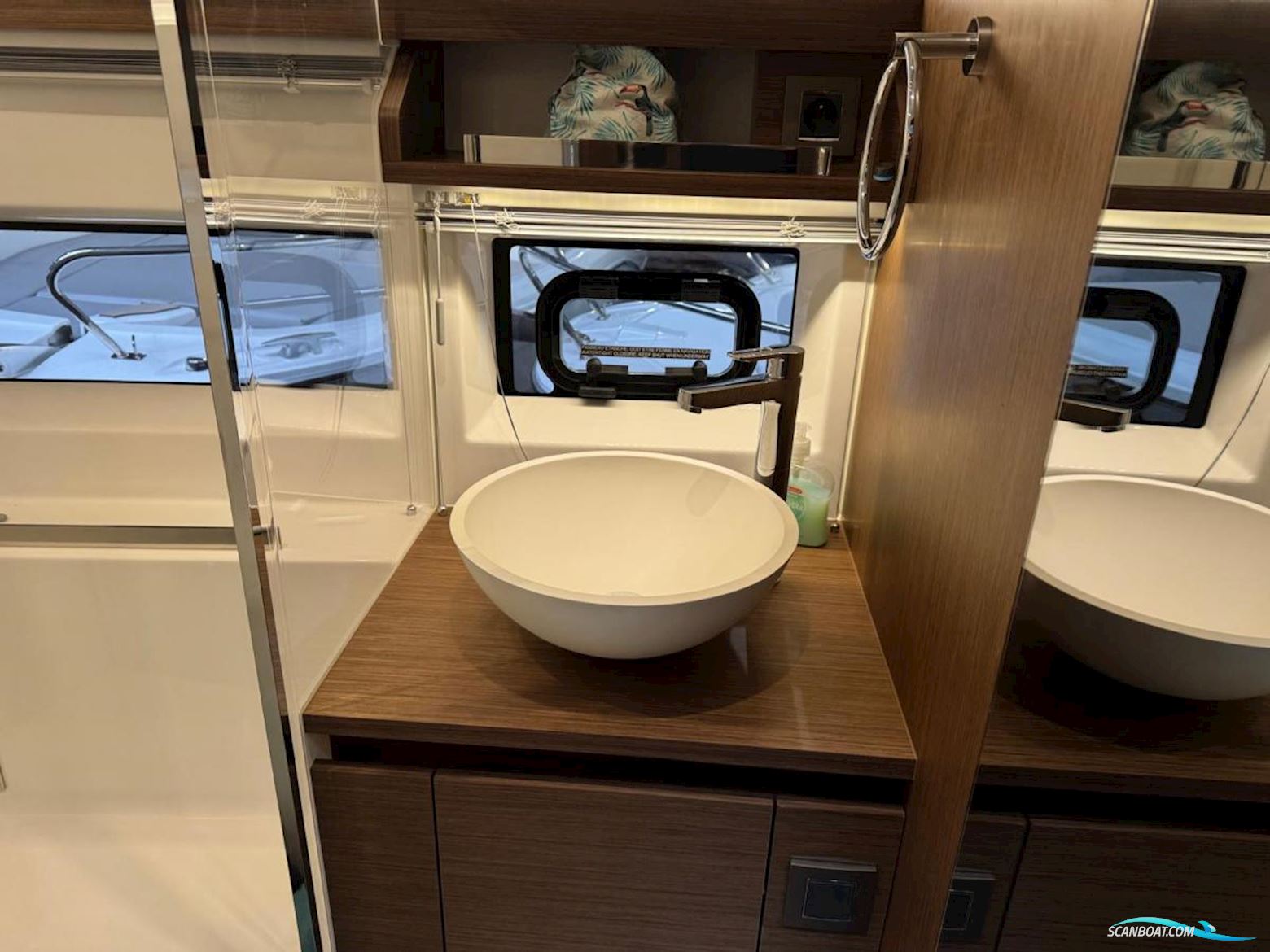 Jeanneau  NC37 met slechts 87 uur!
