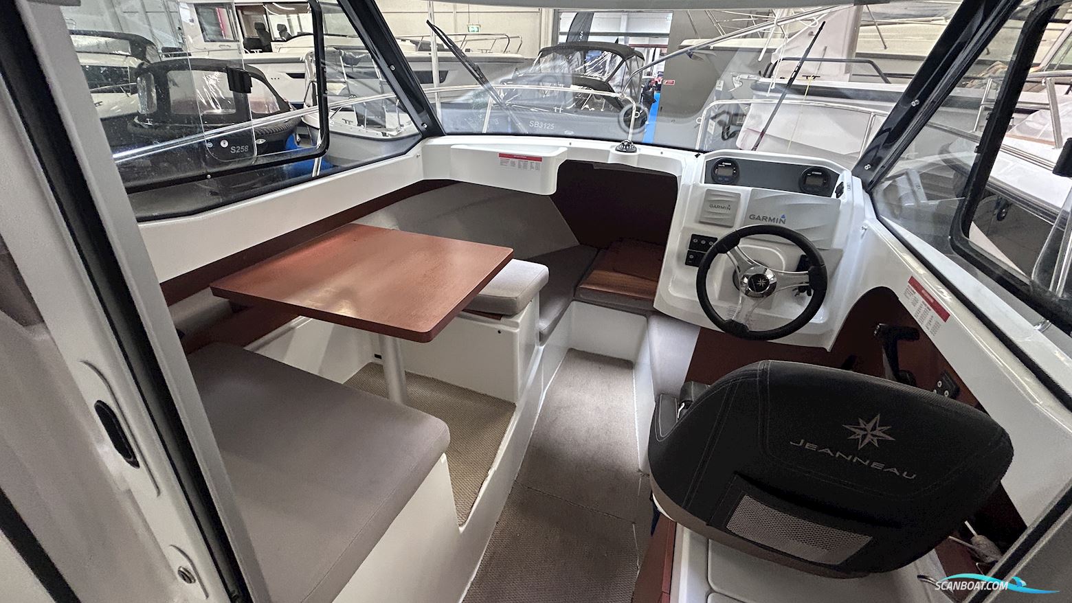 Jeanneau 605 Merry Fischer