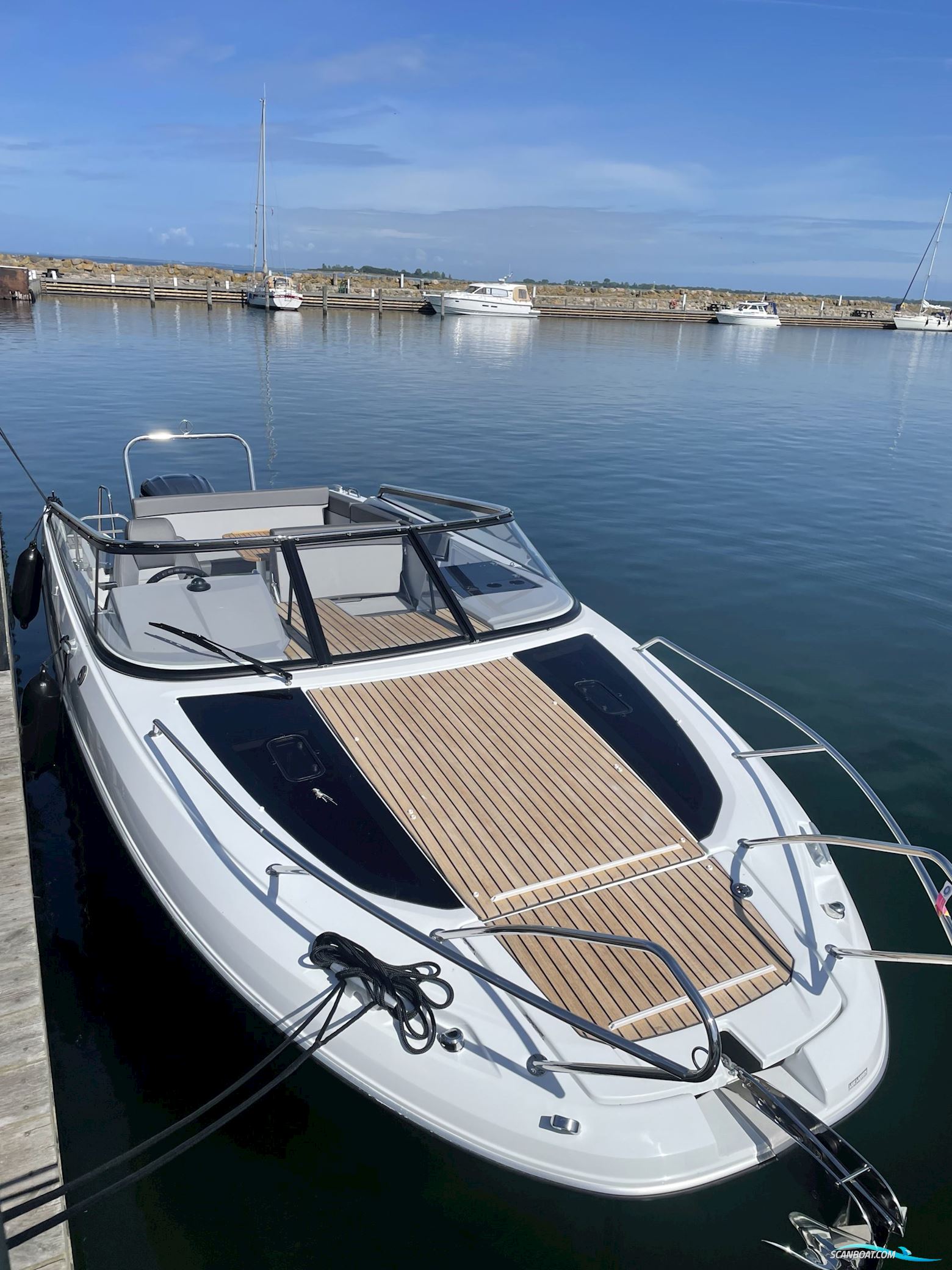 Jeanneau 7.5 DC Cap Camarat Gen2