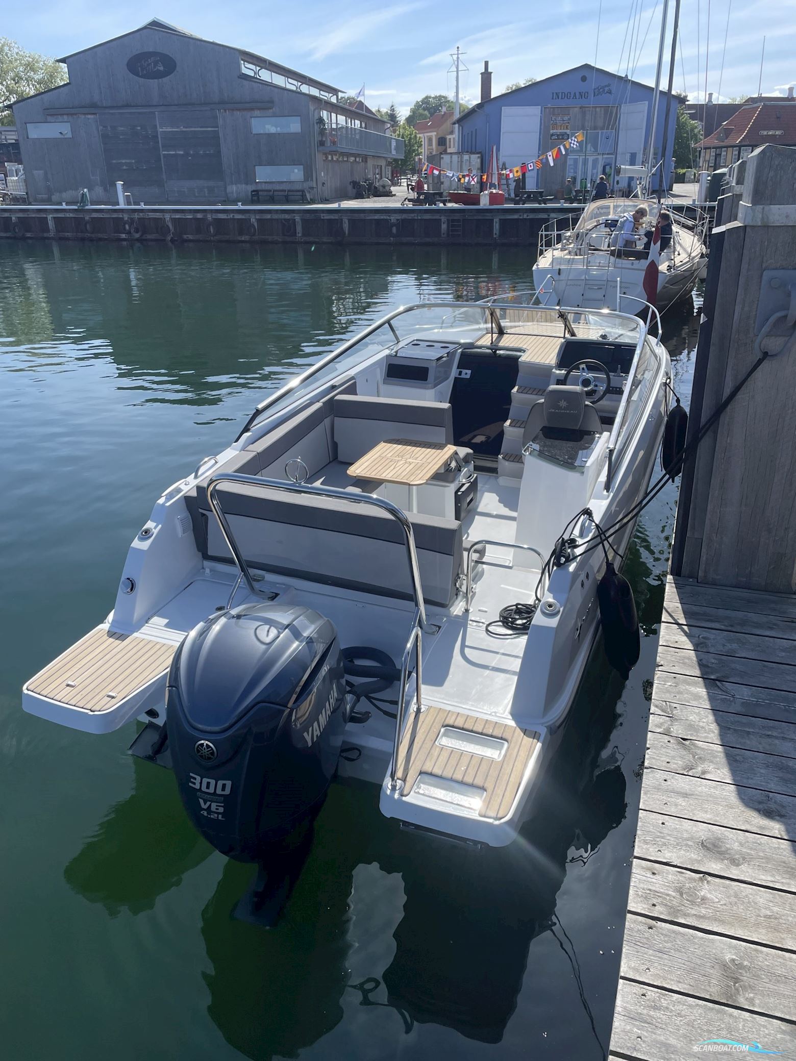 Jeanneau 7.5 DC Cap Camarat Gen2