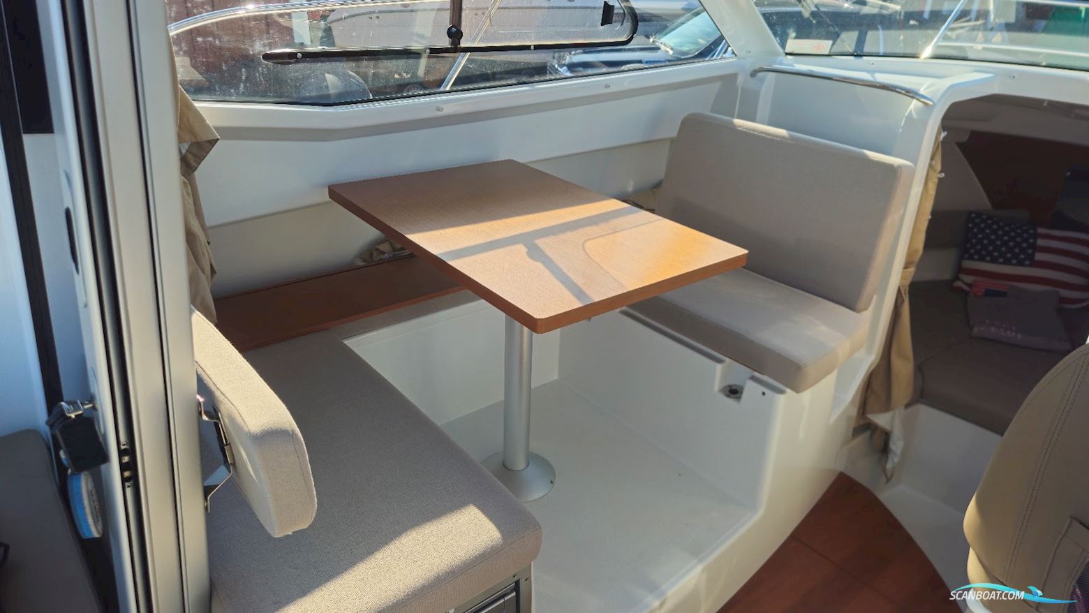 Jeanneau 755