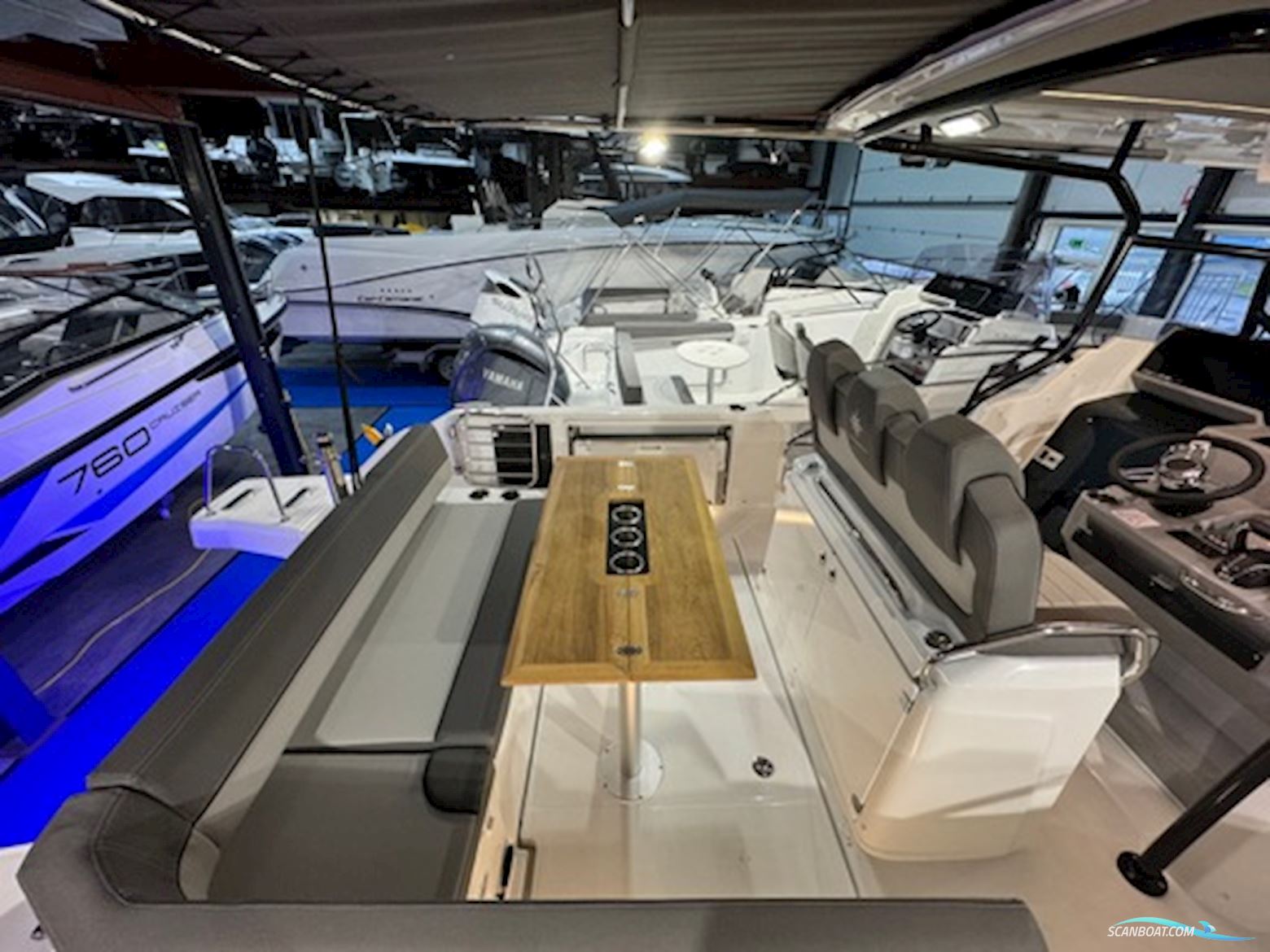 Jeanneau 9.0 Center Console