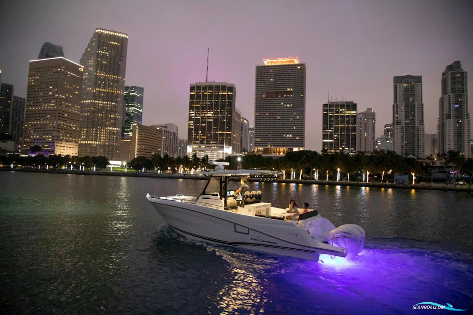 Jeanneau Cap Camarat 10.5 Center Console