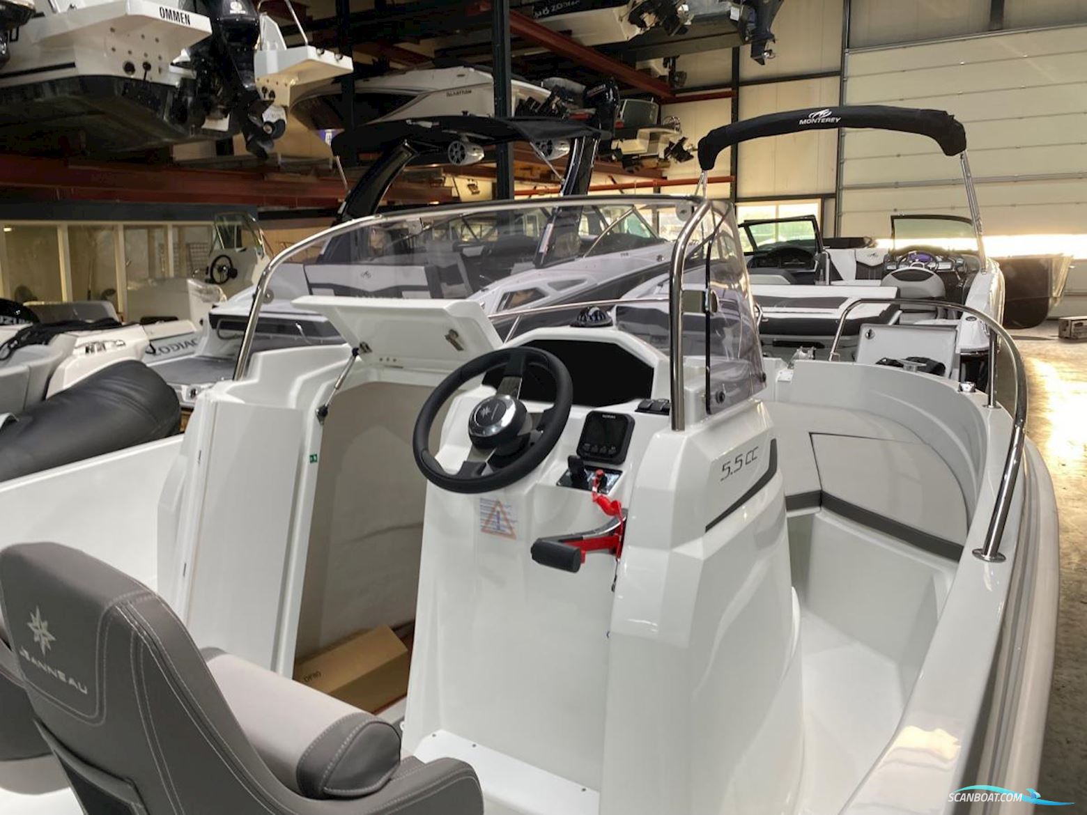 Jeanneau Cap Camarat 5.5 Center Console
