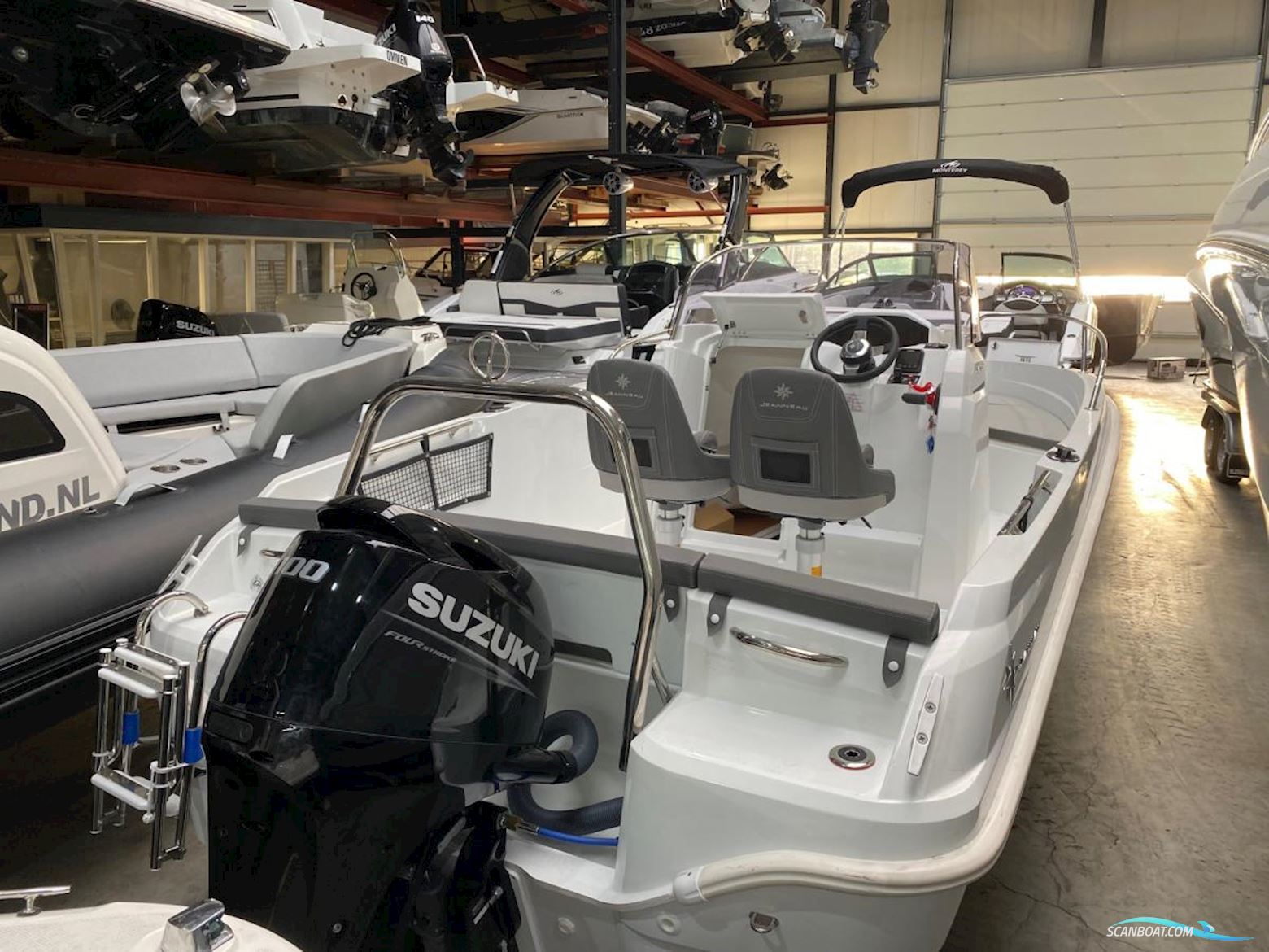 Jeanneau Cap Camarat 5.5 Center Console