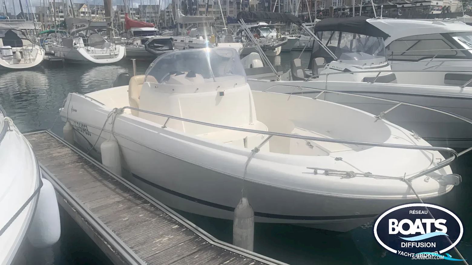 Jeanneau Cap Camarat 635 CC Style Motorboat 2008, with Suzuki engine, France