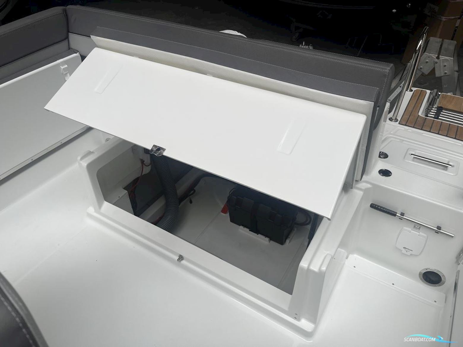 Jeanneau Cap Camarat 6.5 Center Console