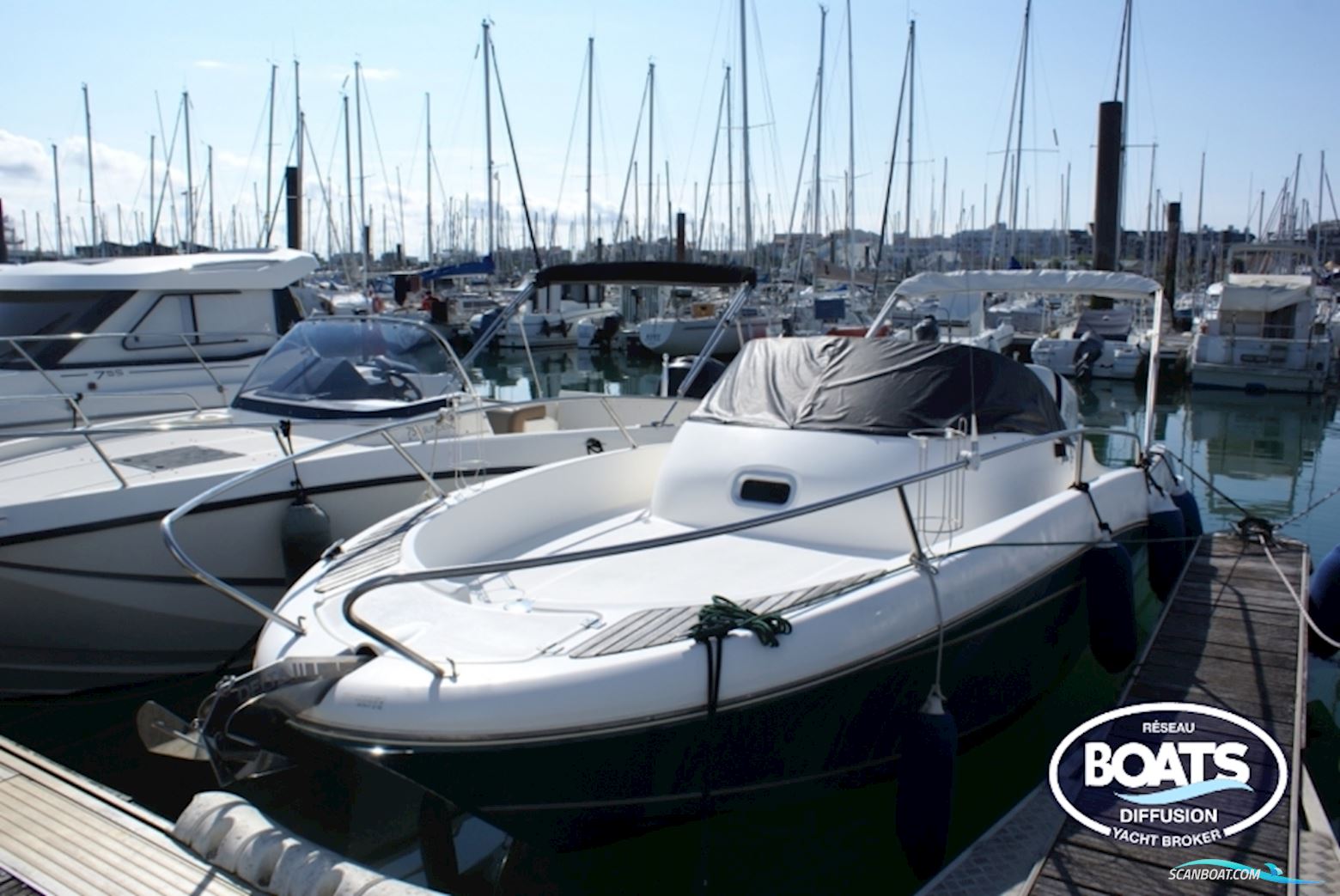 Jeanneau CAP CAMARAT 755 WA moteur neuf Motorboat 2002, with SUZUKI engine, France