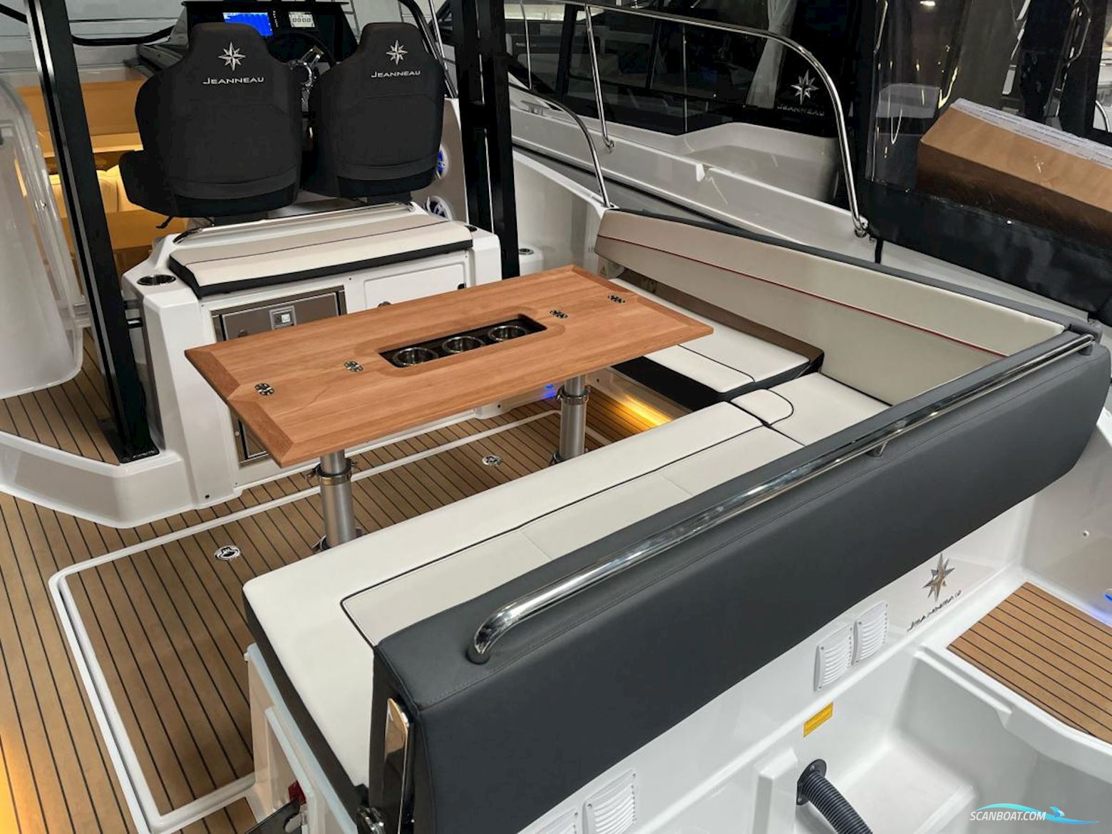 Jeanneau Cap Camarat 9.0 WA Serie 2 New Model!