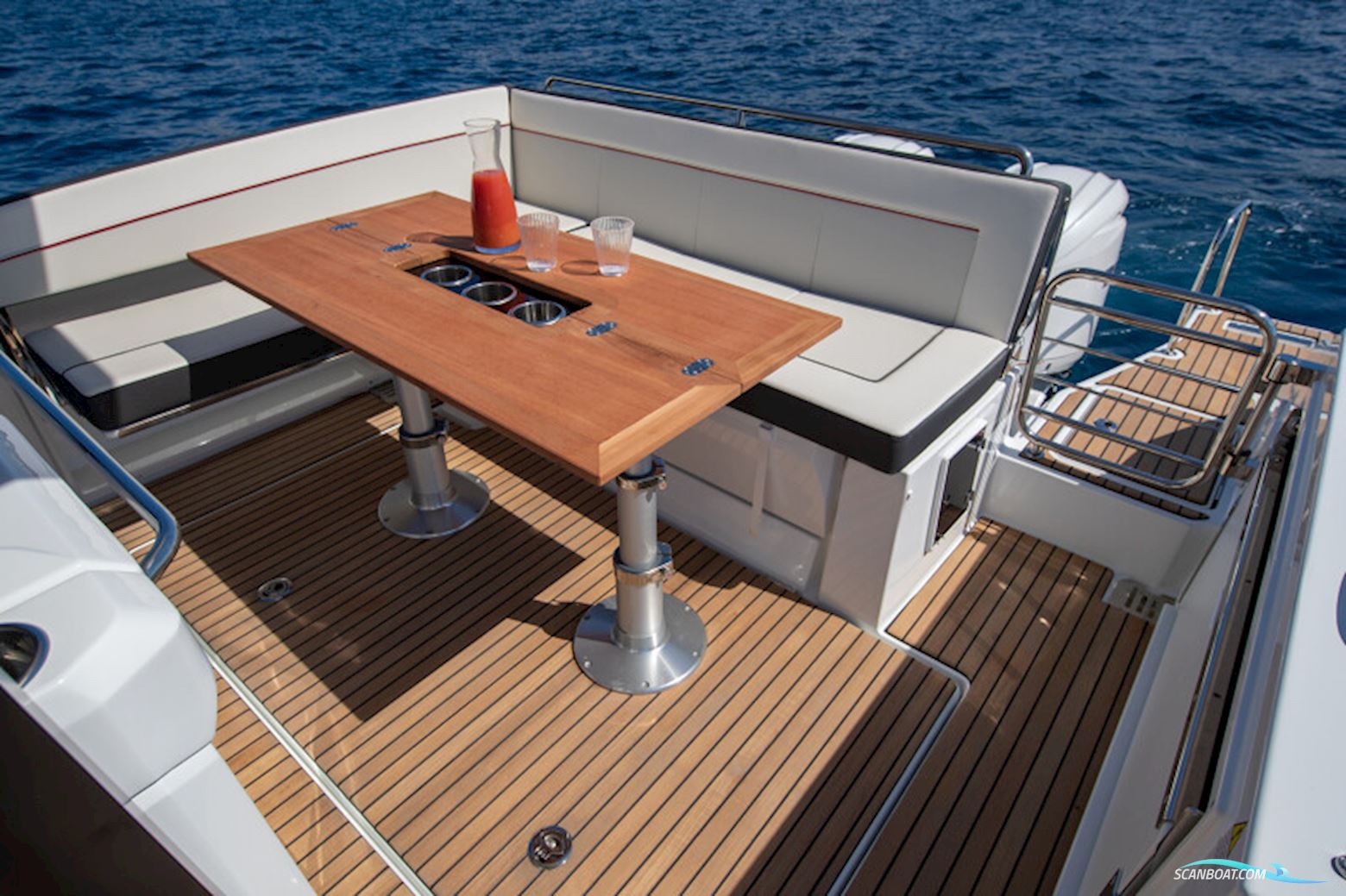 Jeanneau Cap Camarat 9.0 Walk Around S2