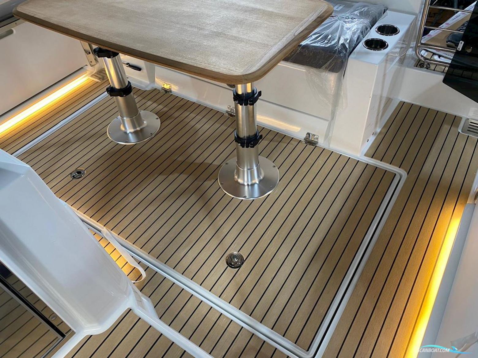 Jeanneau Cap Camarat 9.0 Walk Around