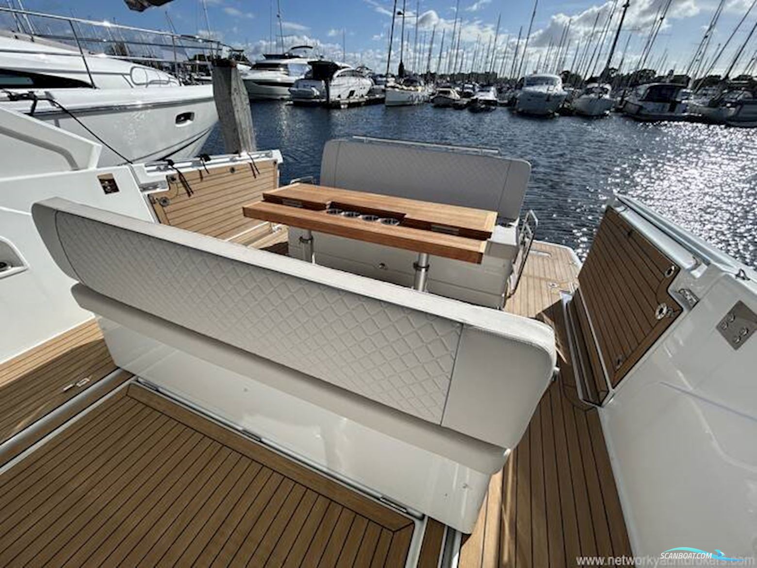 Jeanneau DB37