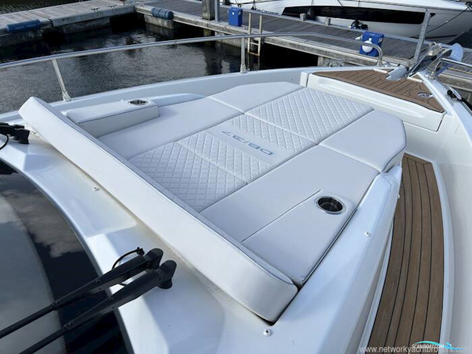 Jeanneau DB37