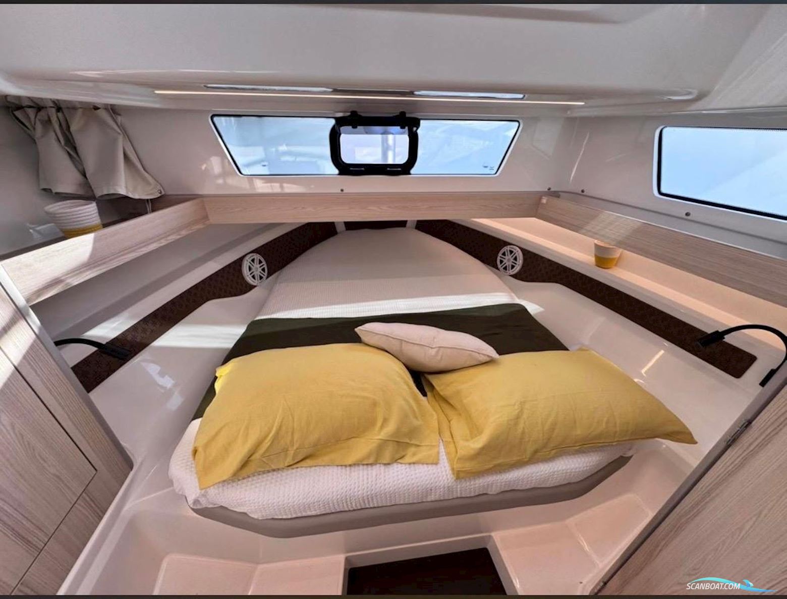 Jeanneau EX34 Cabin