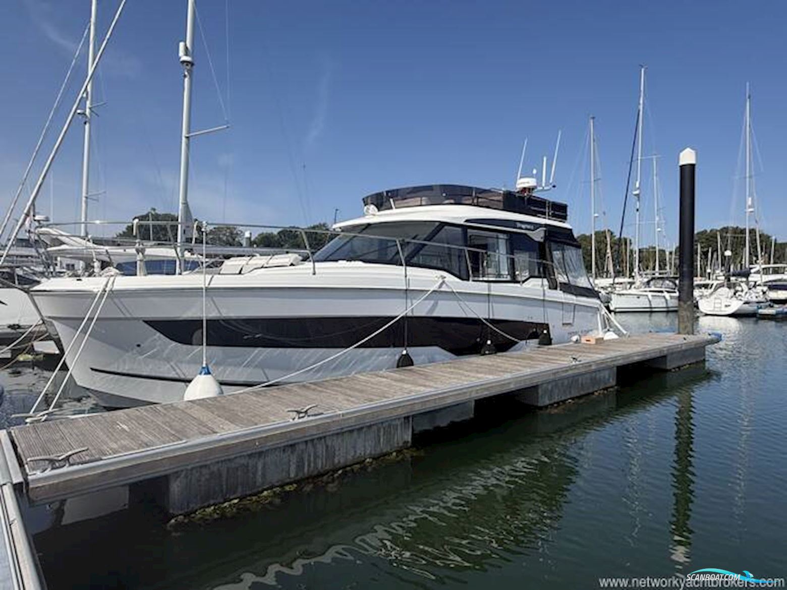 Jeanneau Merry Fisher 1295 Fly
