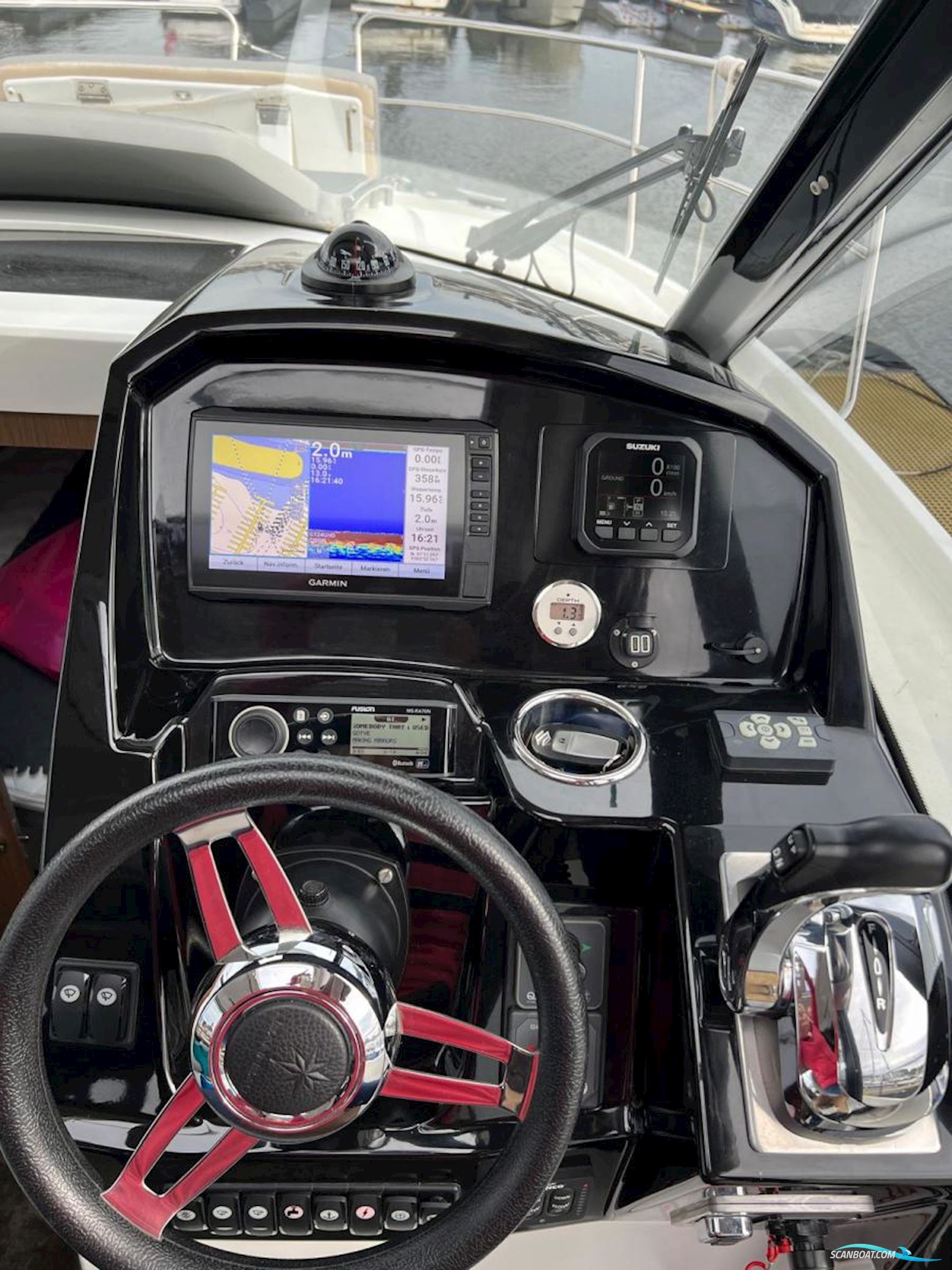 Jeanneau Merry Fisher 895 met boeg en heckschroef