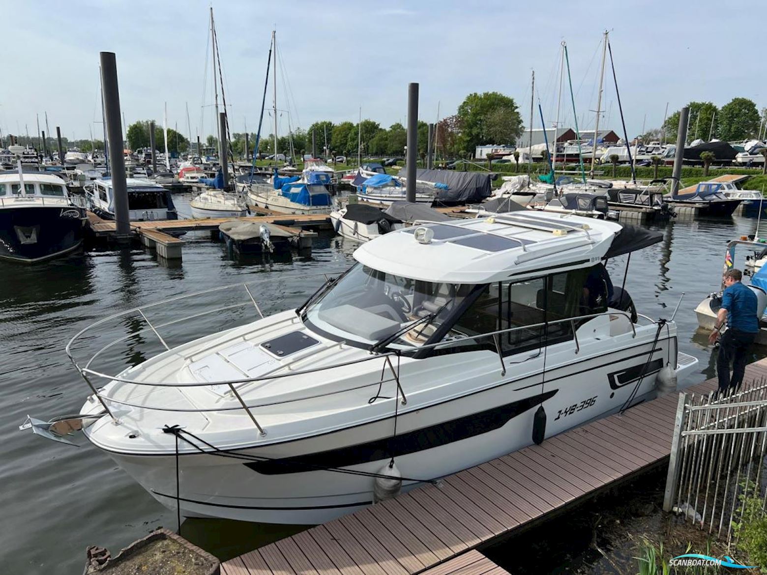 Jeanneau Merry Fisher 895 met boeg en heckschroef