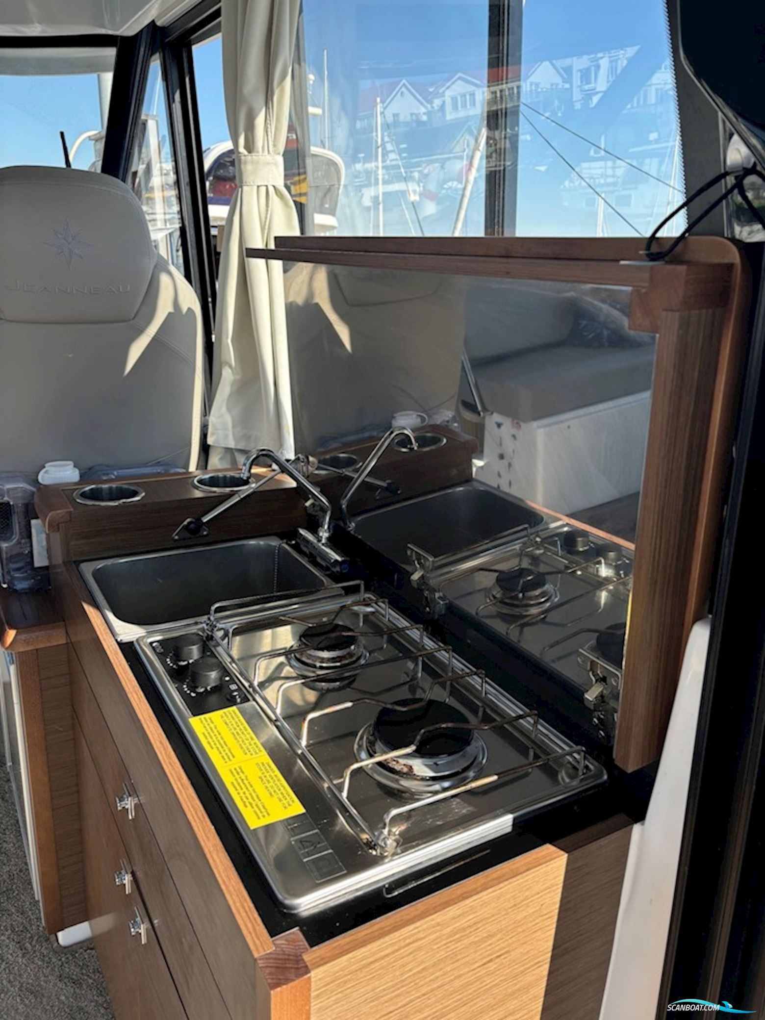 Jeanneau Merry Fisher 895