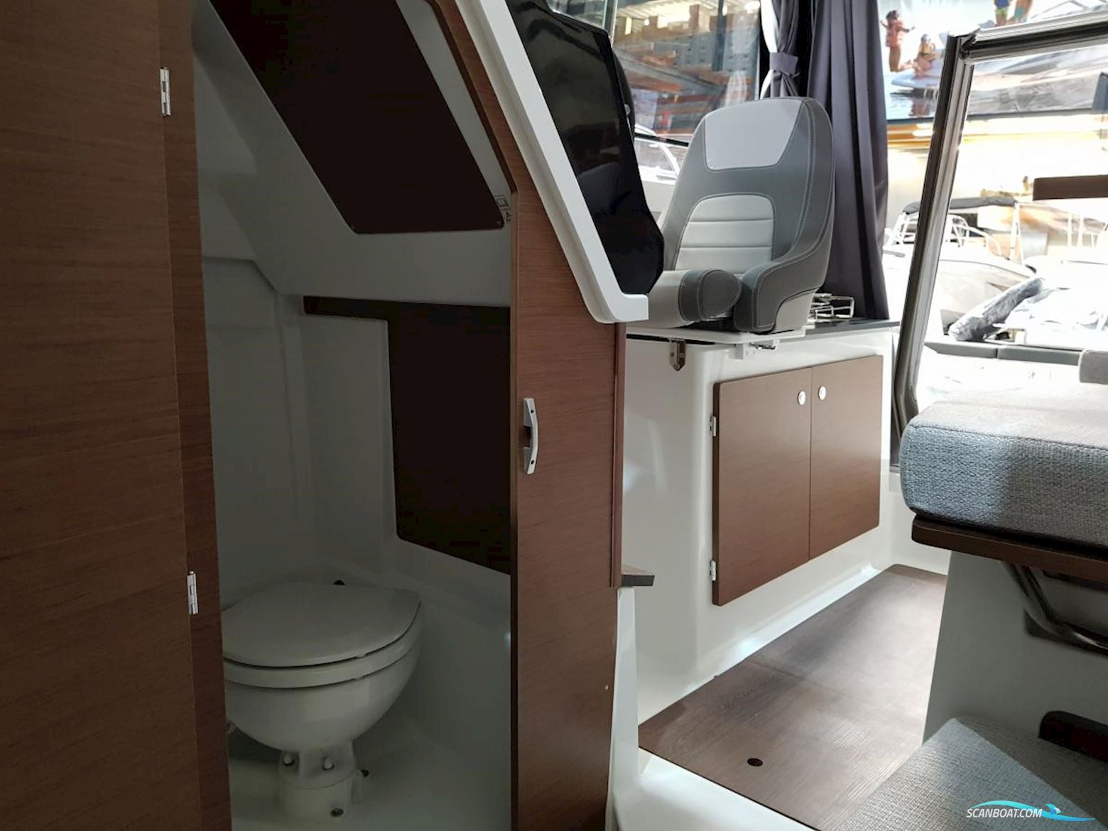 Jeanneau MF-695-serie2