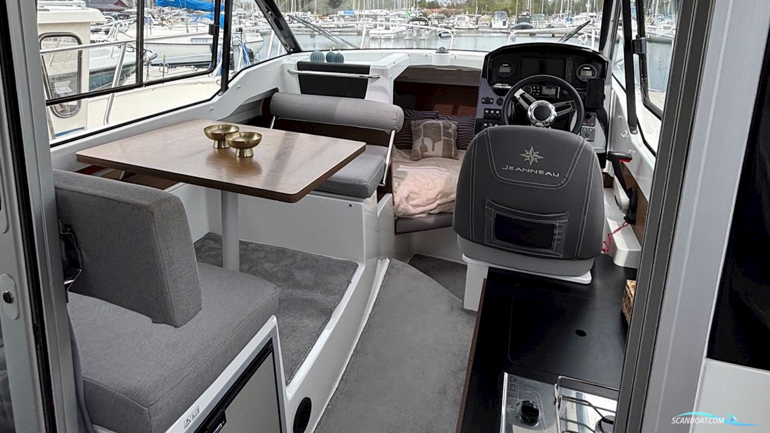 Jeanneau Motorbåt 795 Merry Fisher Cabin