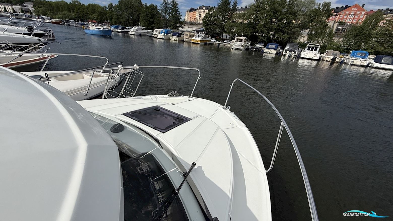 JEANNEAU MOTORBÅT MERRY FISHER 695
