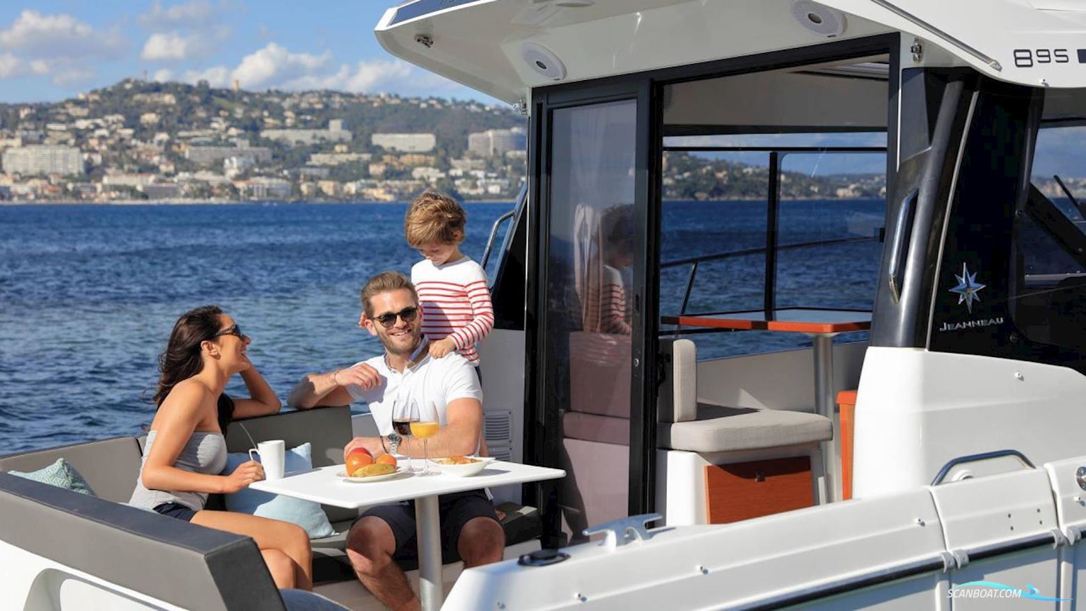 JEANNEAU MOTORBÅT MERRY FISHER 895