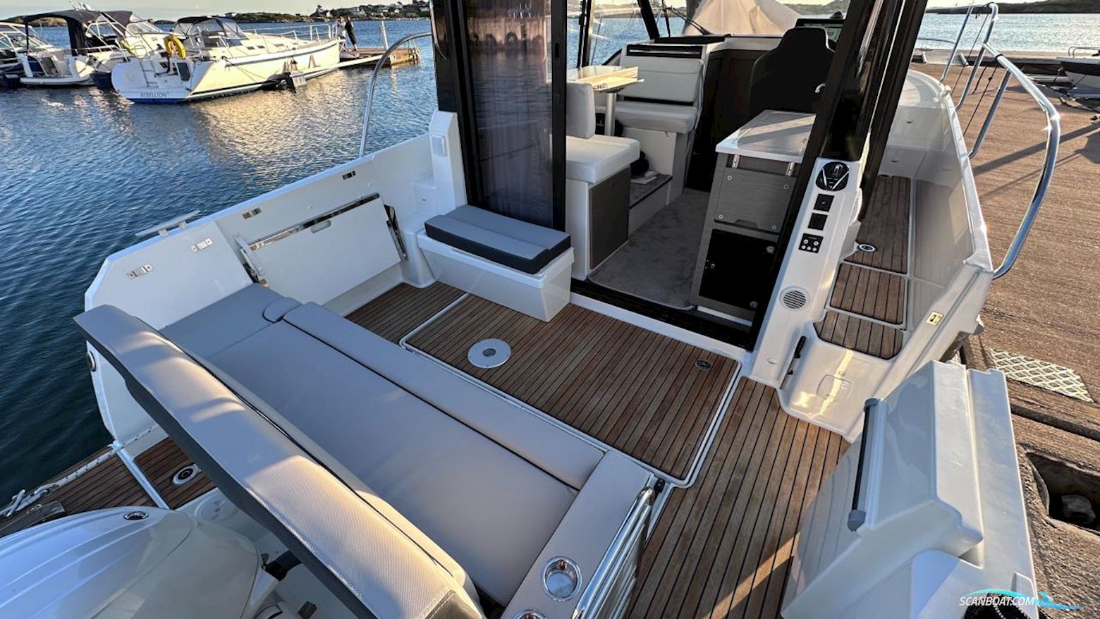 JEANNEAU MOTORBÅT MERRY FISHER 895