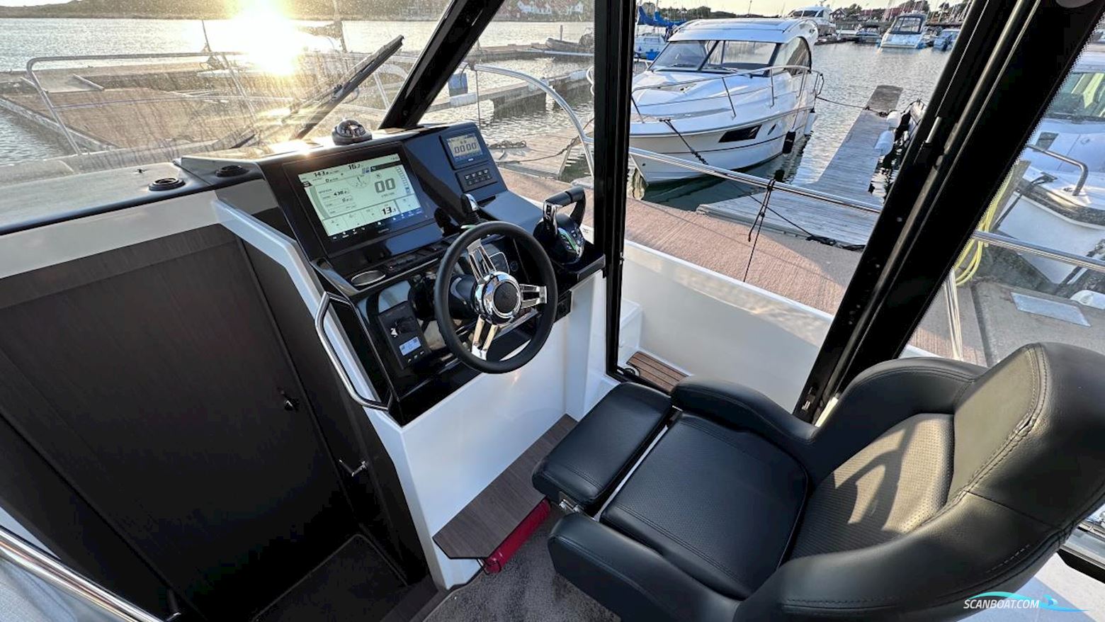 JEANNEAU MOTORBÅT MERRY FISHER 895