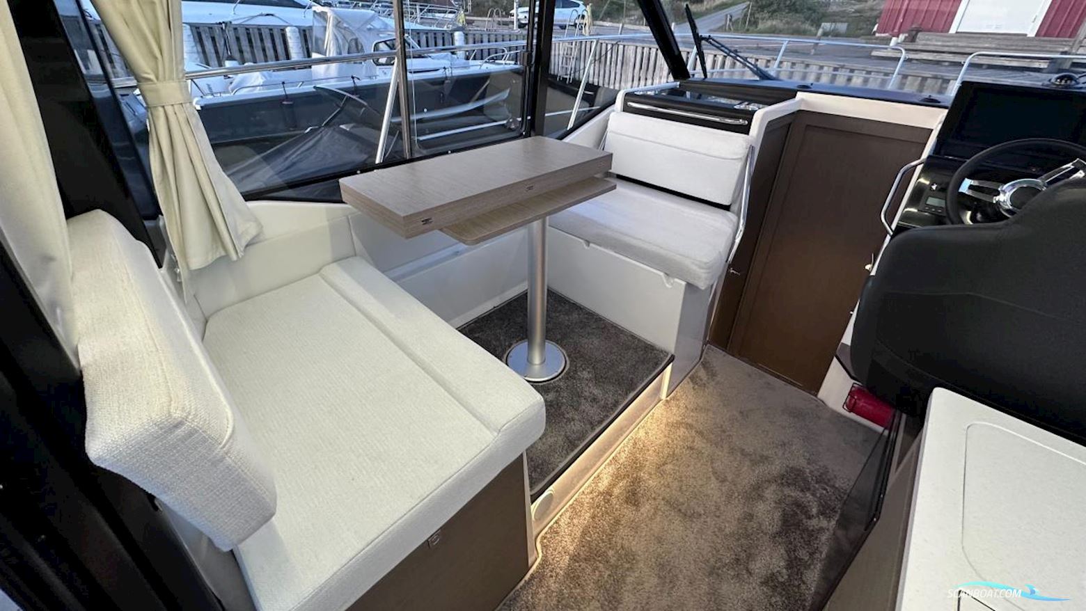 JEANNEAU MOTORBÅT MERRY FISHER 895