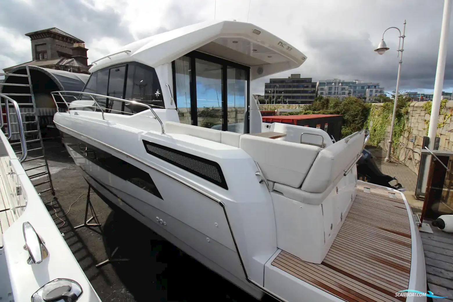 Jeanneau NC 33