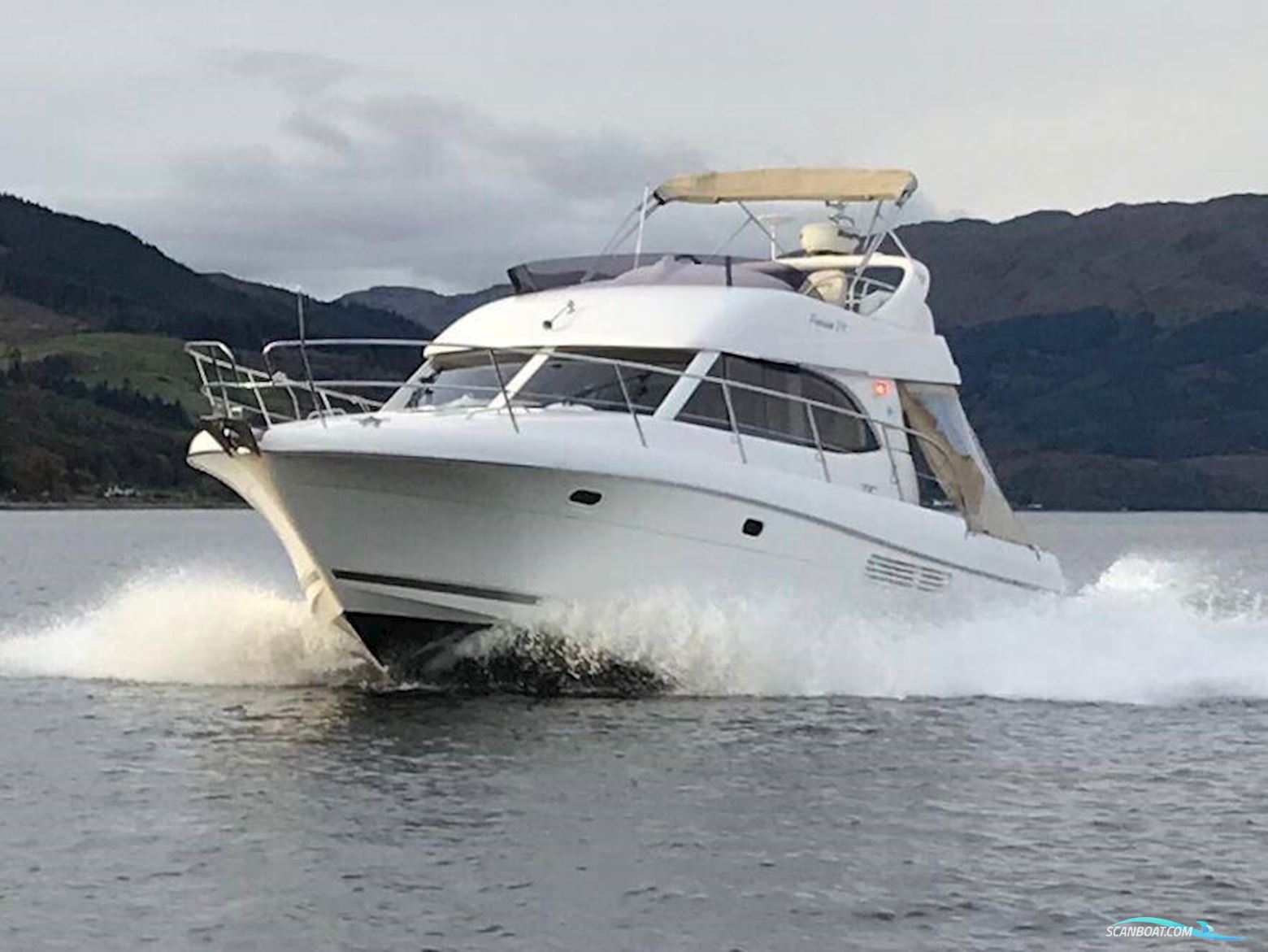 Jeanneau Prestige 36 Motorboat 2009, with Volvo D4 engine, United Kingdom
