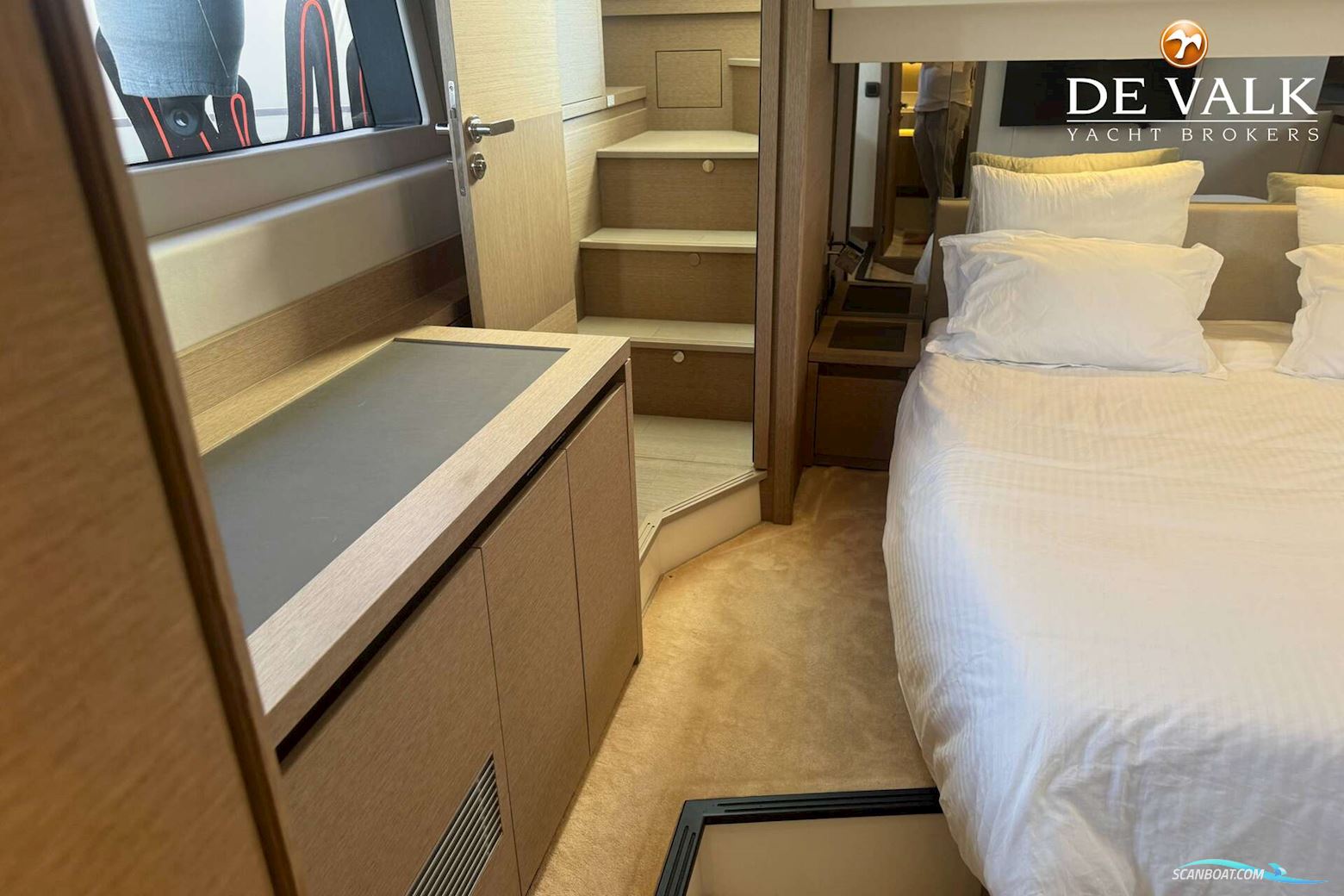 Jeanneau Prestige 50.