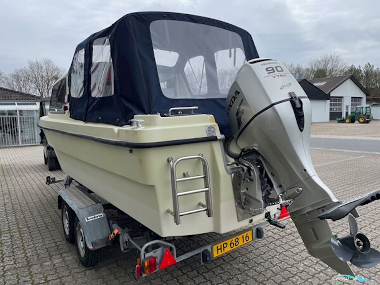 JOFA WINTH 555 HT med 90 hk Honda-EFI 4 takt og 1600 kg Brenderup bådtrailer