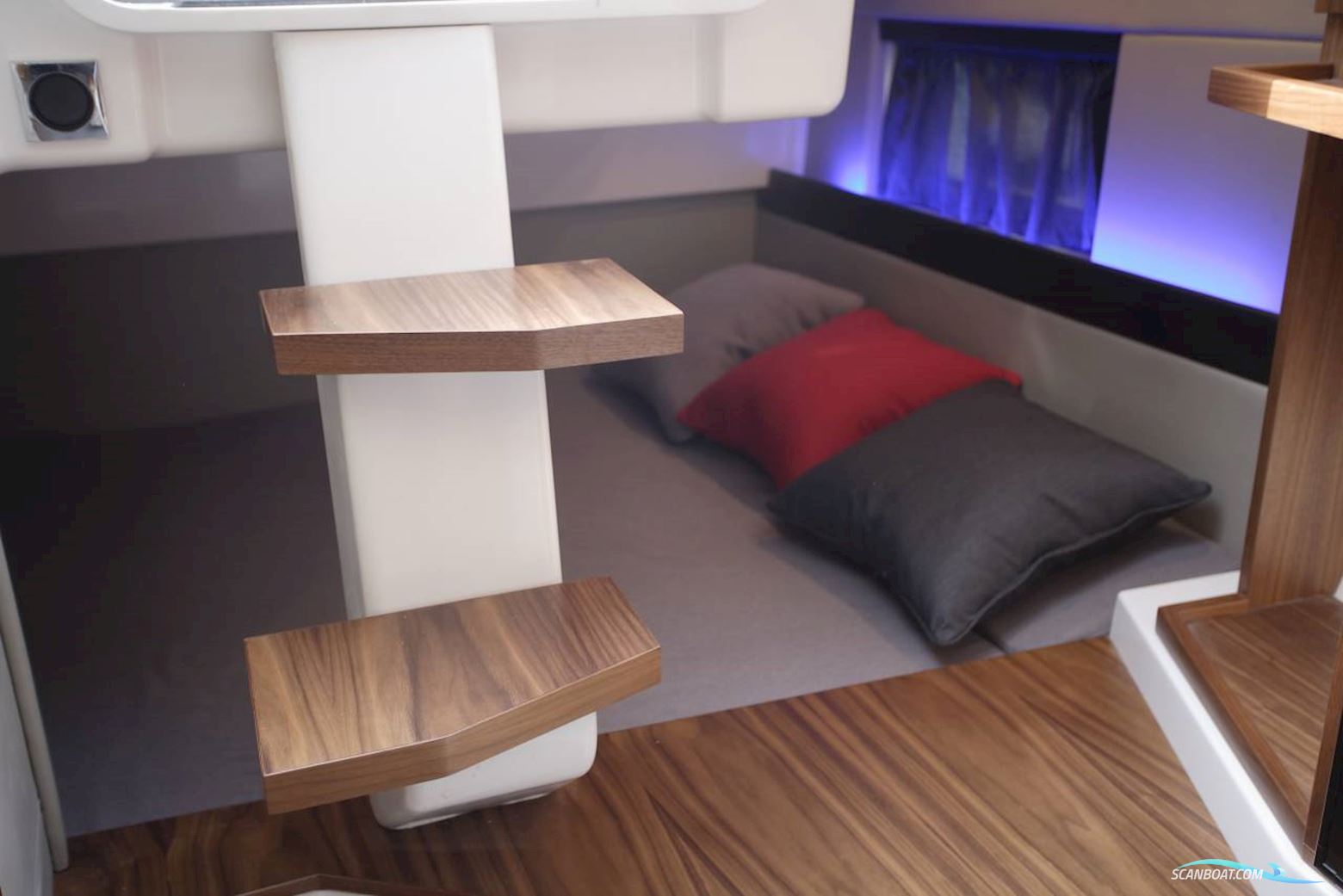 Karnic SL800 - F375 Xto - V8 Yamaha/Udstyr