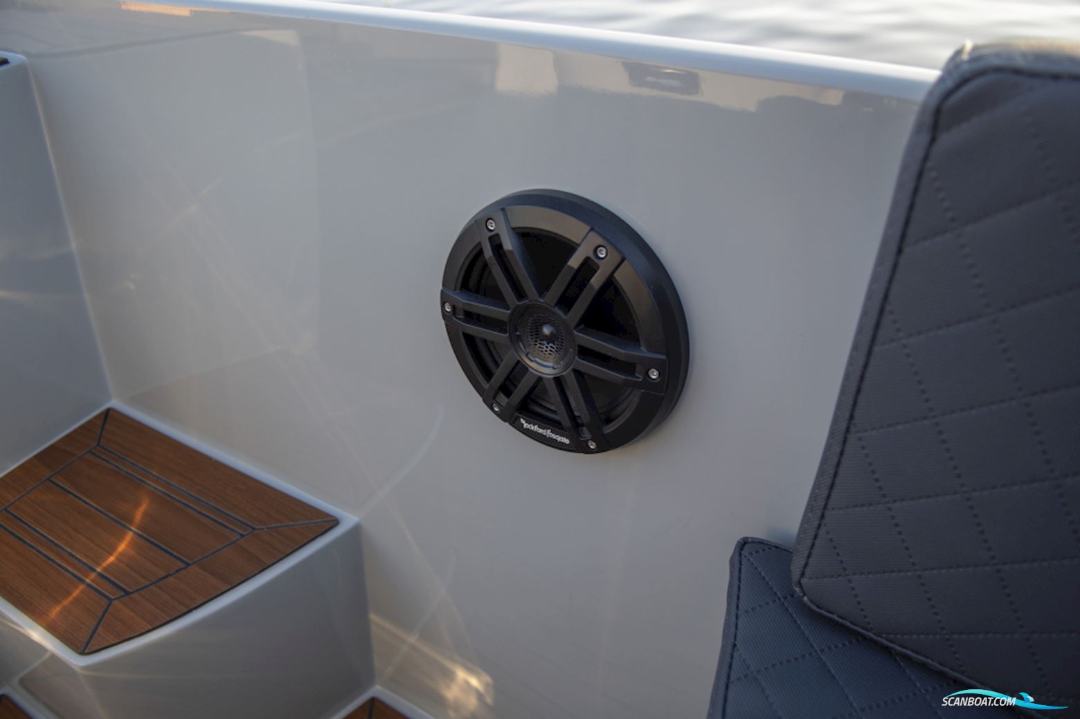 Lago Amore 570 Tender