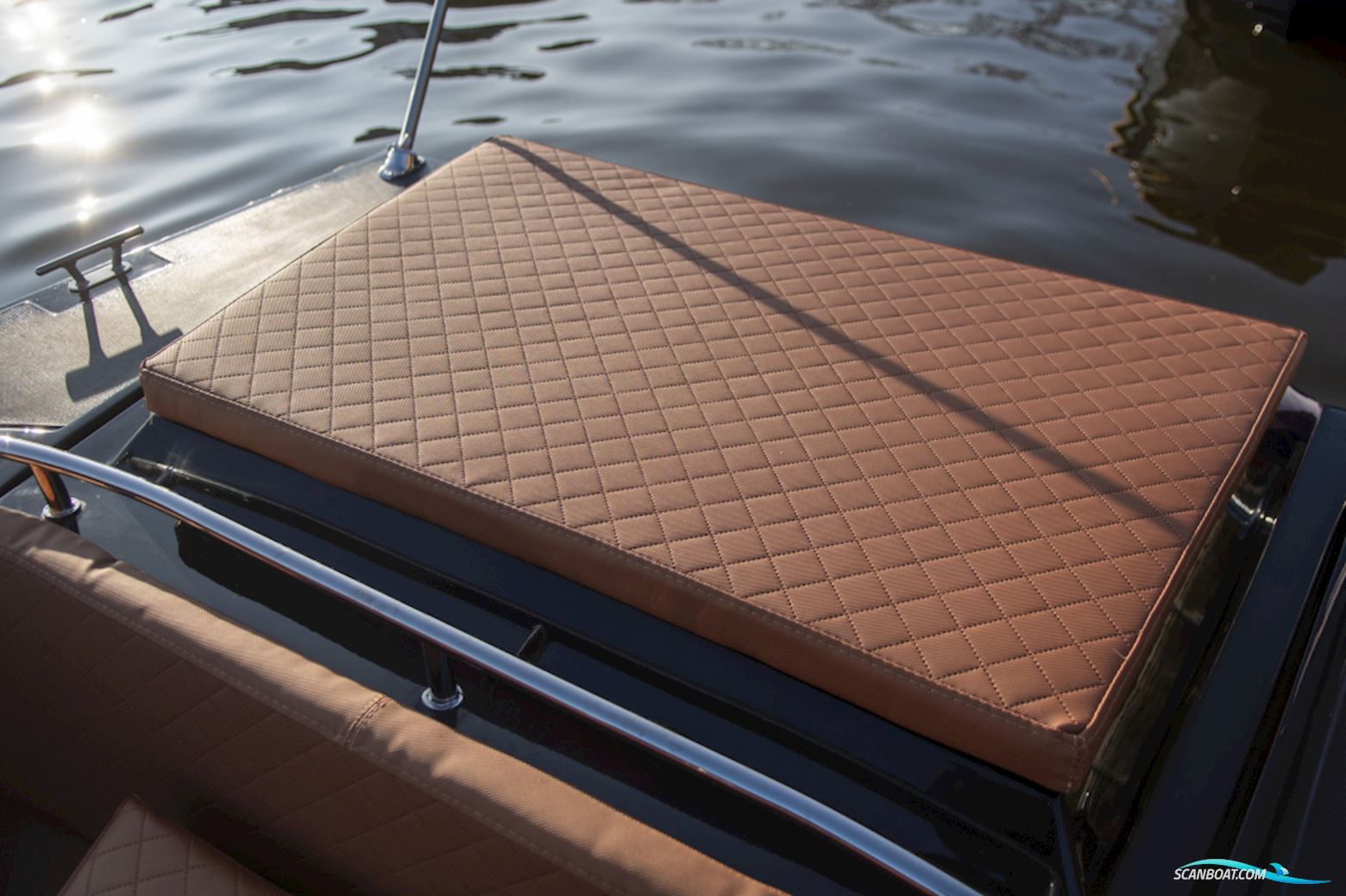 Lago Amore 595 Tender