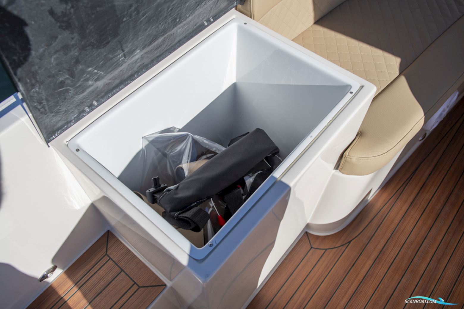 Lago Amore 606 Tender