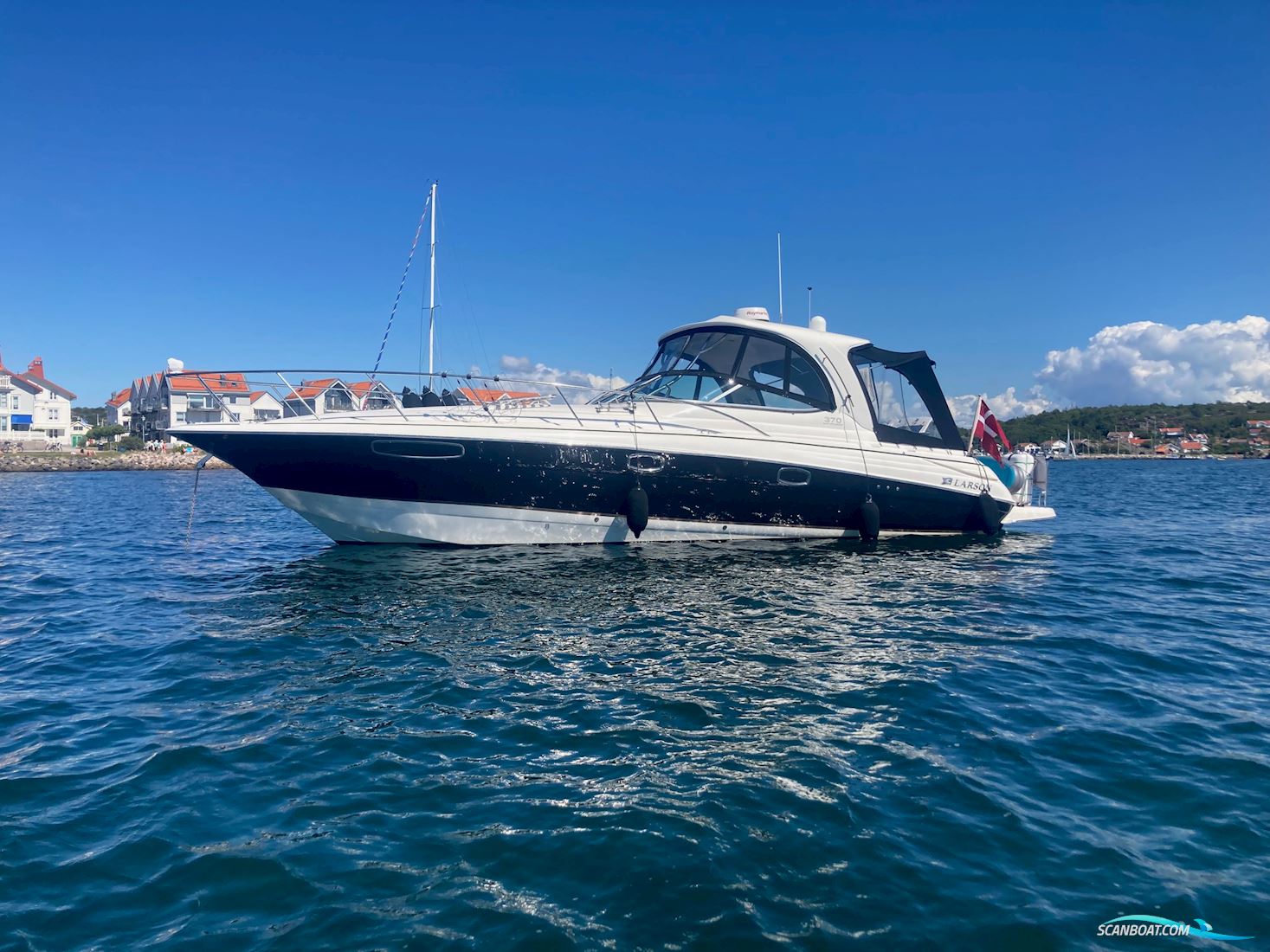 Larson 370 Coupe Ips500 Motorboat 2010, with Volvo Penta D6-370 engine, Denmark