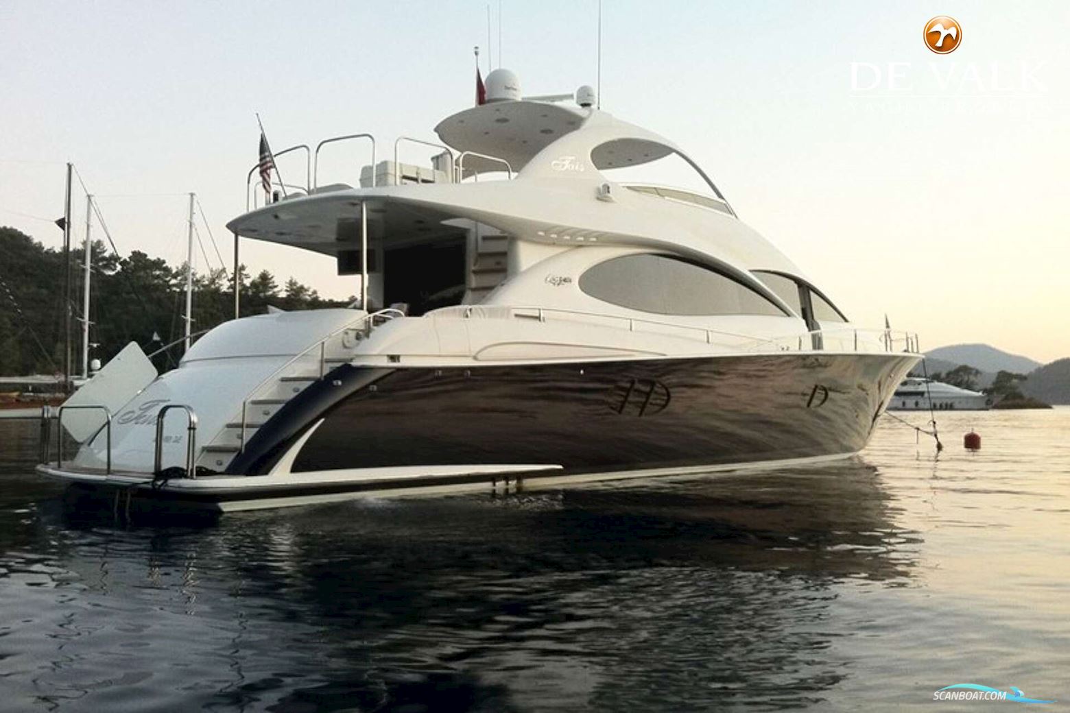 Lazzara 68 Motorboat 2005, with Caterpillar engine, Greece