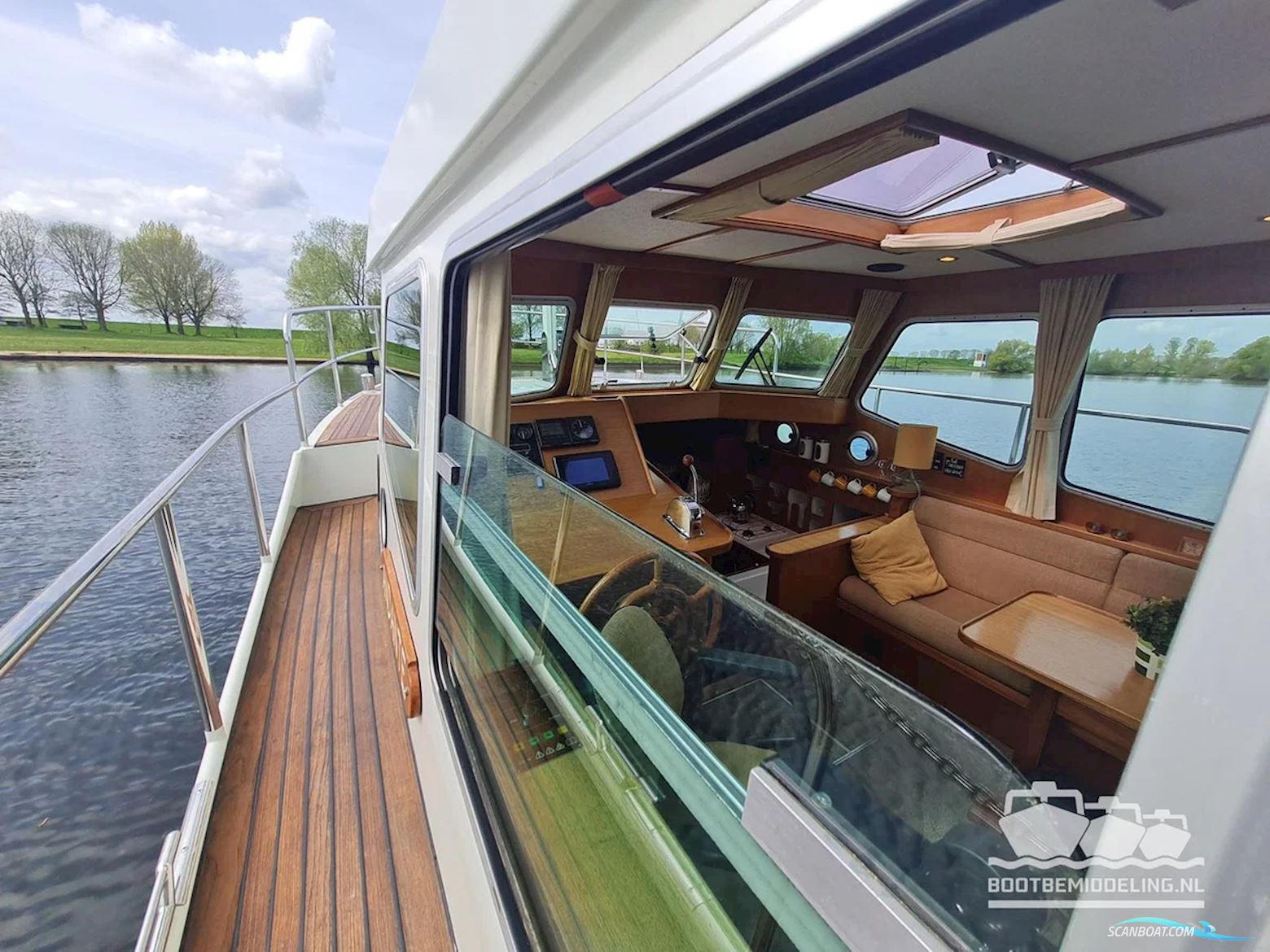 Linssen Dutch Sturdy 320 AC Royal