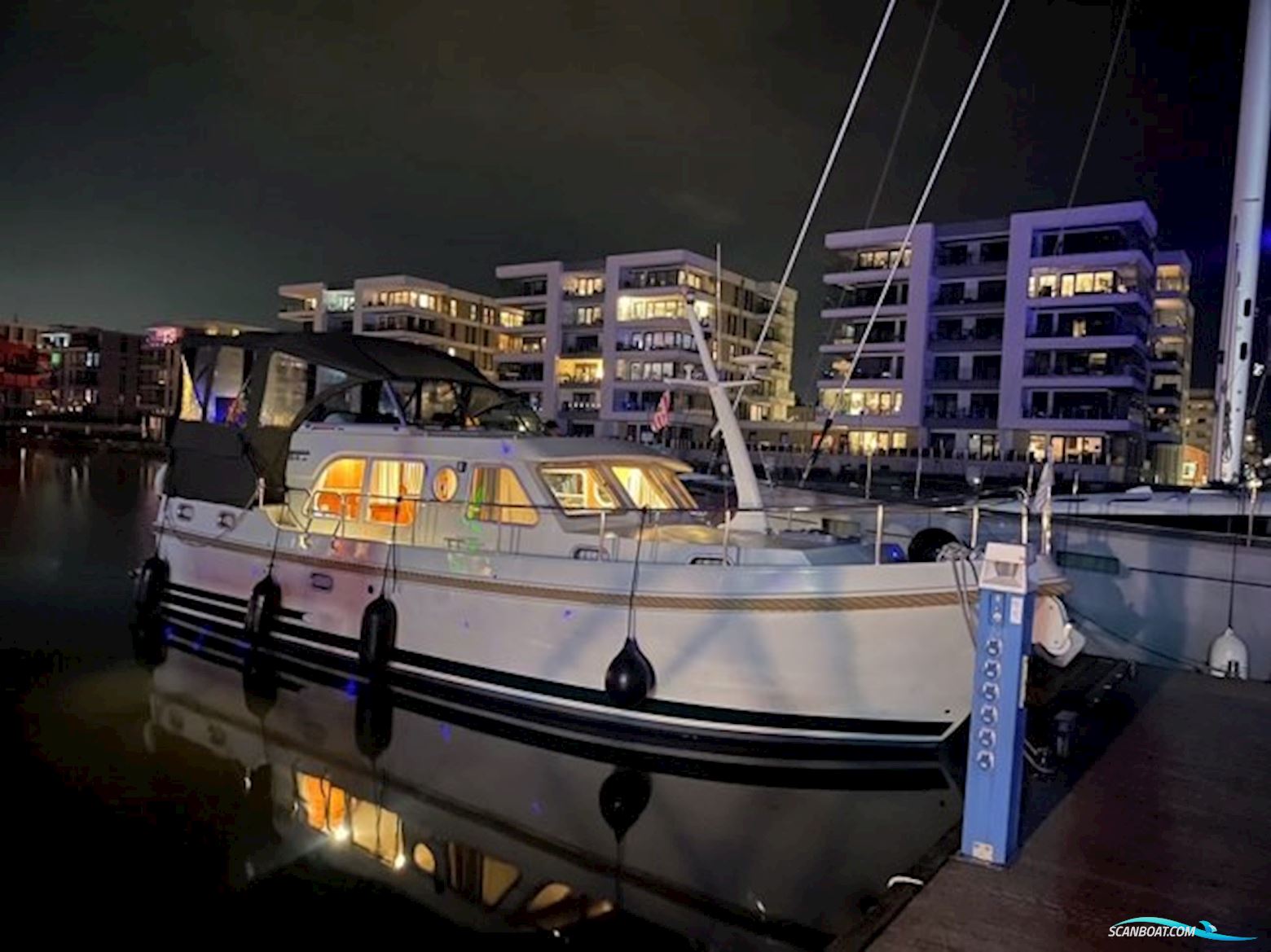 Linssen Grand Strudy 34.9 AC Motorboat 2011, with Volvo Penta D2 engine, Germany