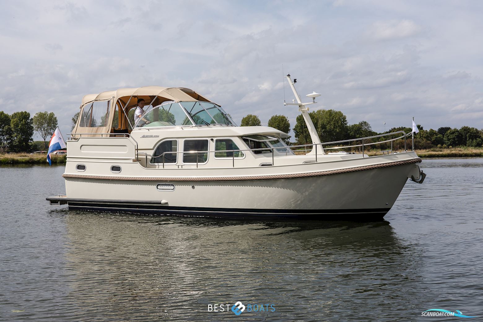 Linssen Grand Sturdy 35.0 AC Motorboat 2019, with Volvo Penta is een Zweeds merk dat wereldwijd bekendstaat om betrouwbare en krachtige scheepsmotoren en aandrijfsystemen. Ze leveren zowel diesel- al engine, The Netherlands