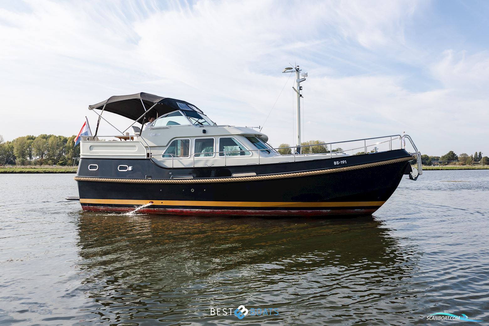 Linssen Grand Sturdy 380 AC Motorboat 2006, with Vetus-Deutz is een robuuste, onderhoudsvriendelijke marine-dieselmotor waarin de beproefde Deutz-techniek is gecombineerd met Vetus’ maritieme expert engine, The Netherlands