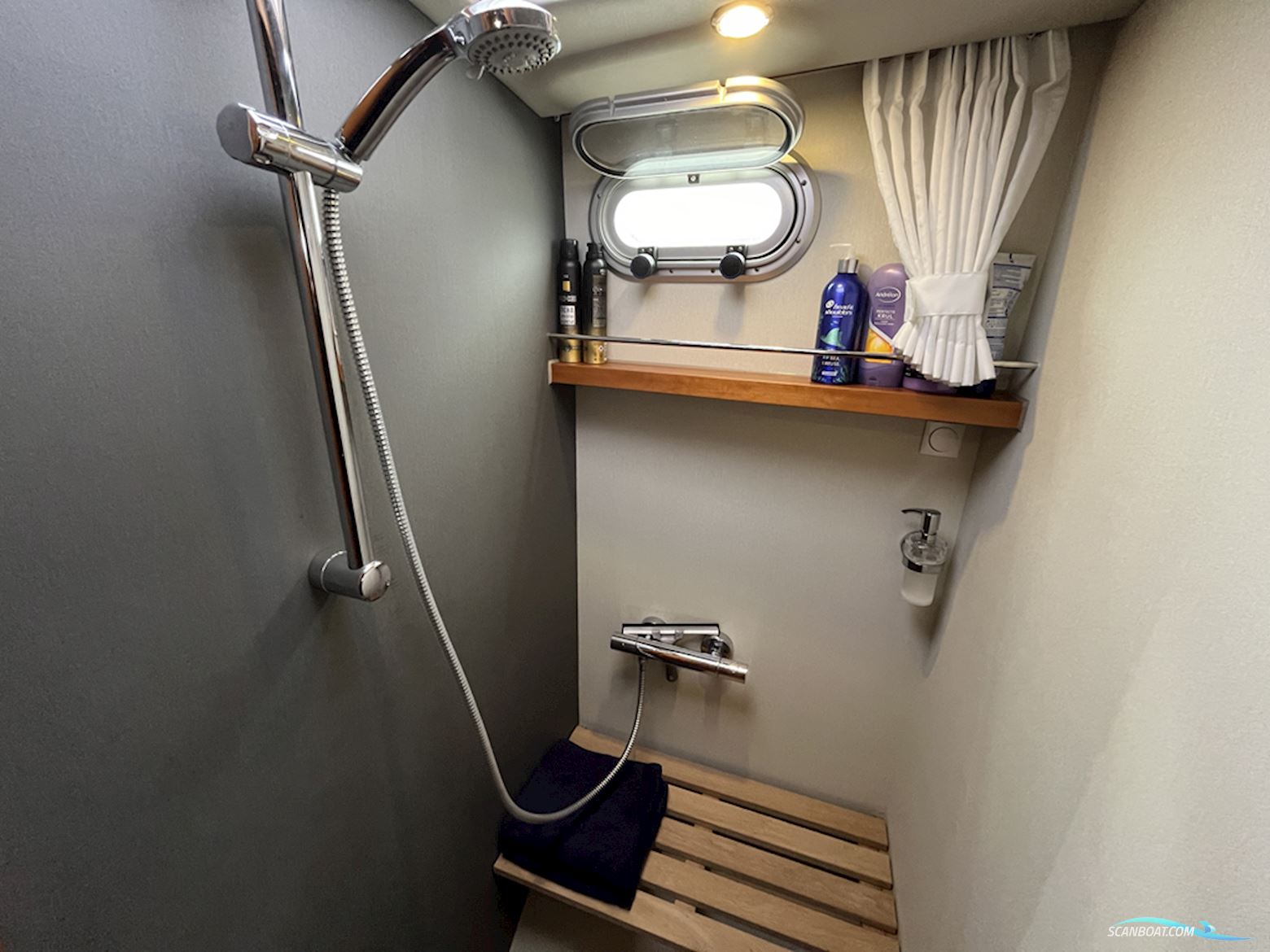 Linssen Grand Sturdy 470 Sedan Wheelhouse