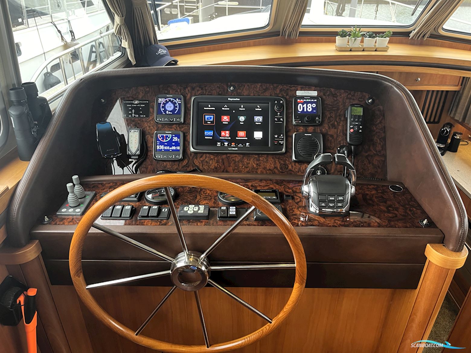Linssen Grand Sturdy 470 Sedan Wheelhouse