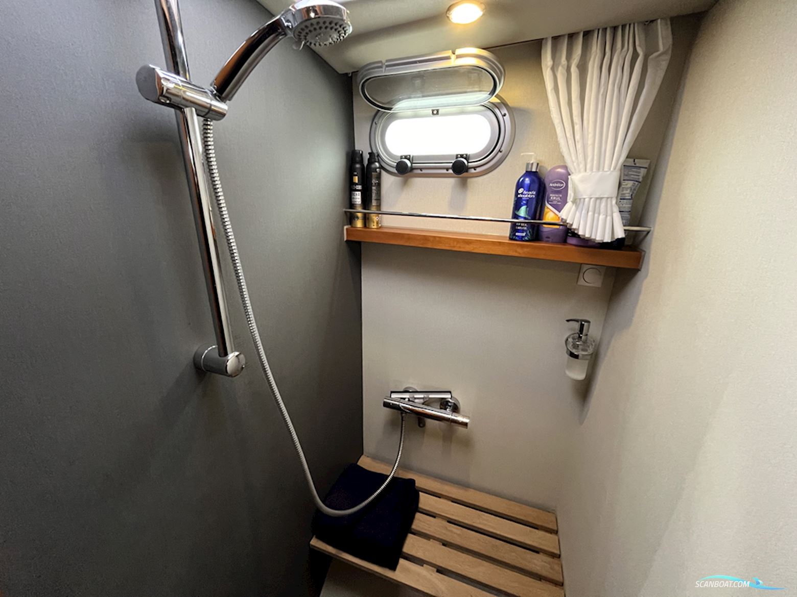 Linssen Grand Sturdy 470 Sedan Wheelhouse